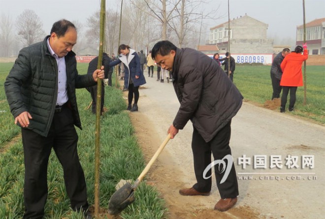 花园乡积极开展义务植树活动