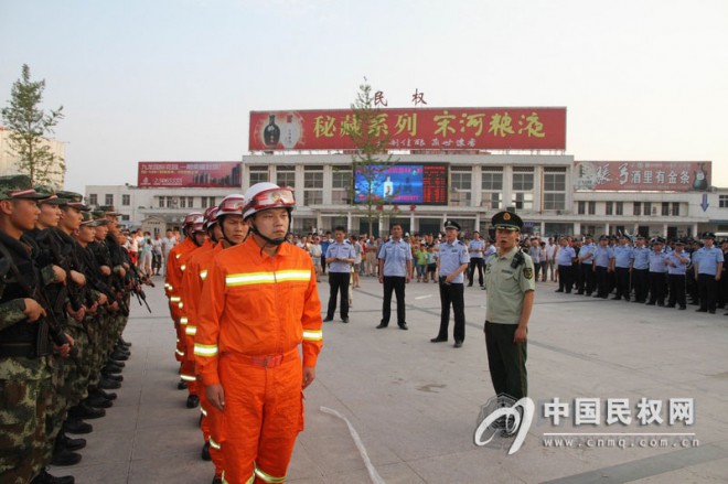 县公安局举行反暴恐应急处突模拟实战演练