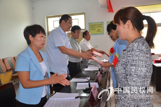 人和镇召开庆祝第31个教师节暨表彰大会