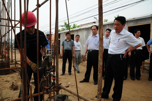 王仲田要求：要倒排工期保证工程质量 加快工程建设进度