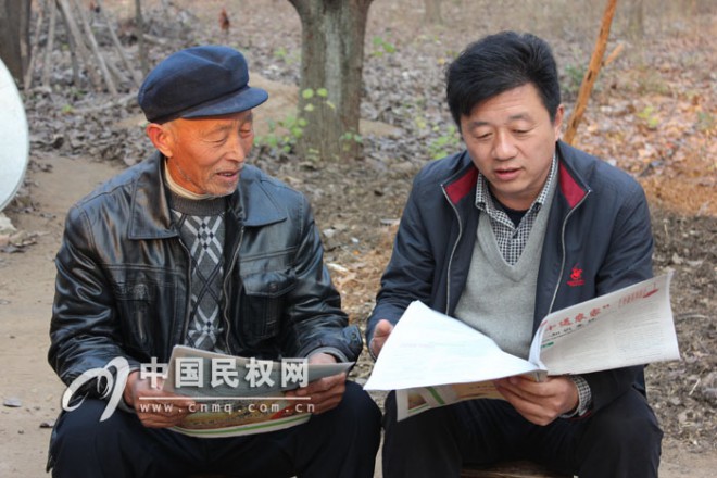 县群工部部长陈鸿志到野岗乡平岗村调研“四无村 ”建设情况