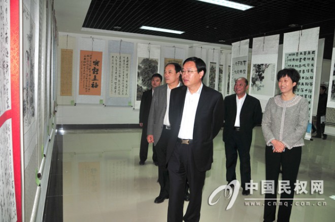 县长姬脉常参观中国·民权第五届国际庄子文化节书画摄影展