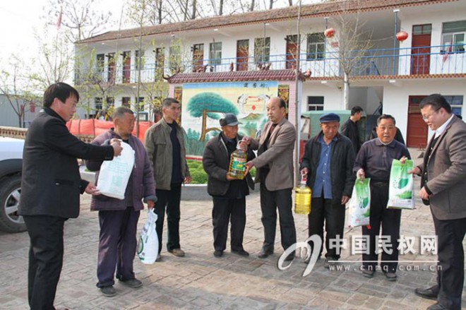 民权县食药监局慰问程庄镇敬老院