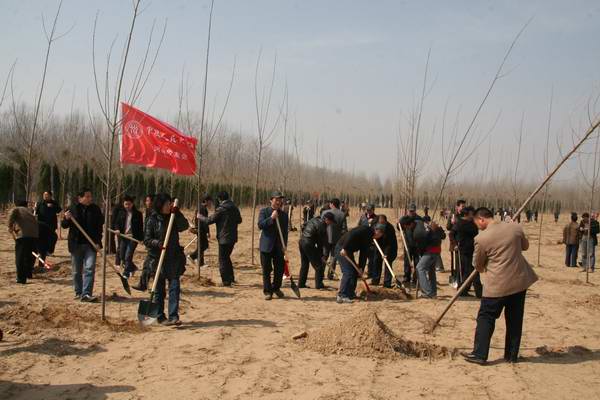 中国人民大学河南校友会以植树的方式庆祝建会20周年