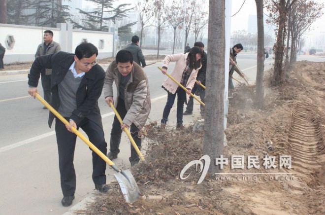 县领导辛永礼、周明河带队打扫卫生&nbsp;美化城市环境