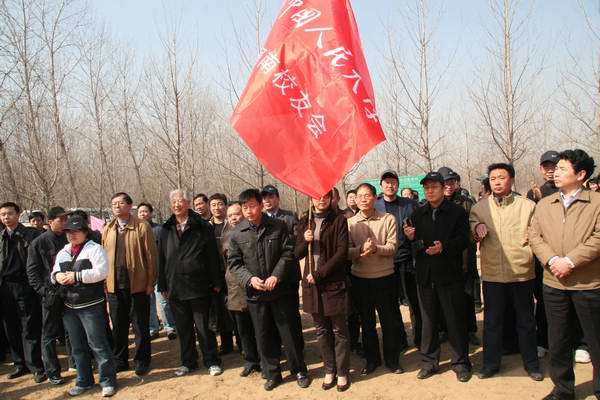 中国人民大学河南校友会以植树的方式庆祝建会20周年