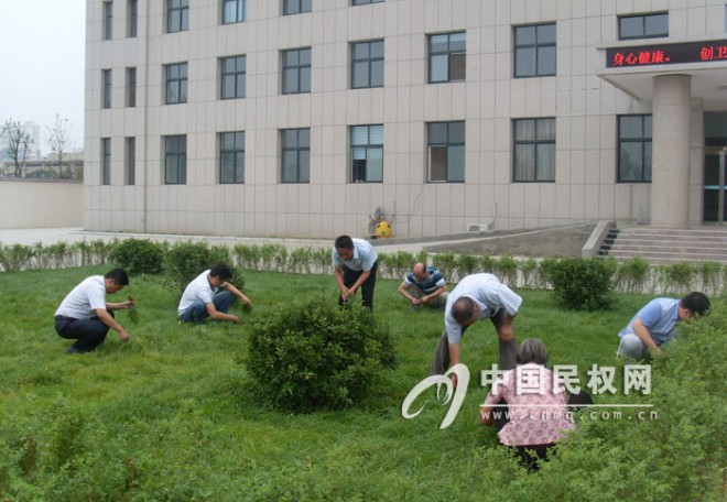 县司法局积极开展夏季环境卫生整治活动