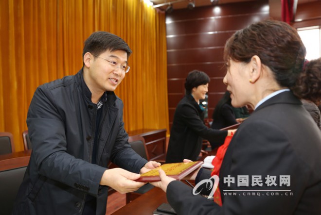 我县举行纪念“三八”国际劳动妇女节105周年表彰大会