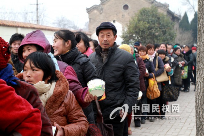 腊八节粥飘香 千年古刹白云禅寺寒冬施粥送暖