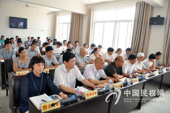 我县召开十四届人大常委会第八次会议