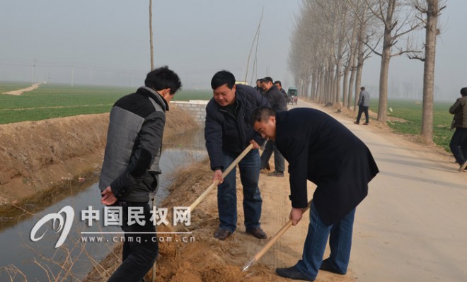 人和镇迅速掀起春季植树造林高潮