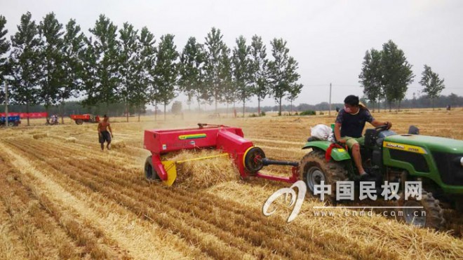 胡集回族乡：打捆机上岗&nbsp;助力秸秆禁烧