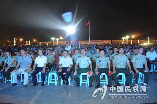 我县举行庆“八一”军民联欢晚会