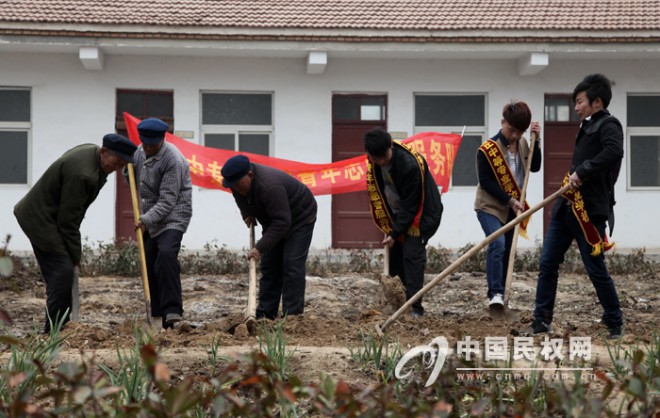 商丘中专：志愿学雷锋&nbsp;情暖敬老院